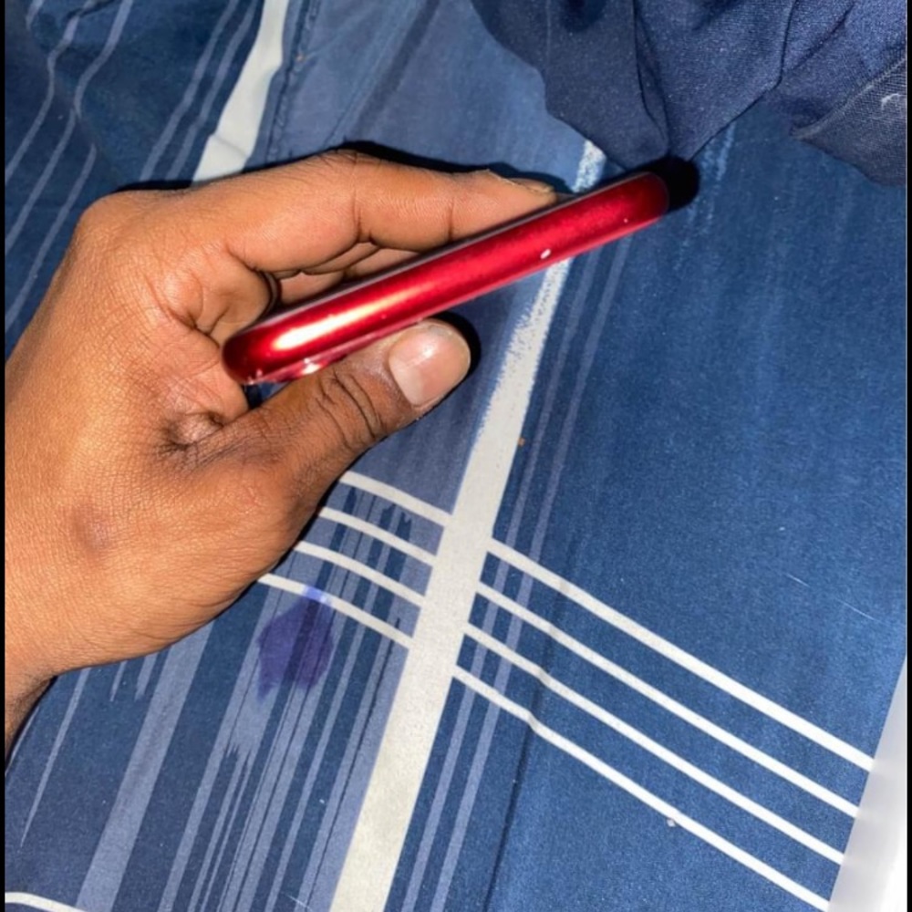 iPhone 11 - Picture 2 of 6